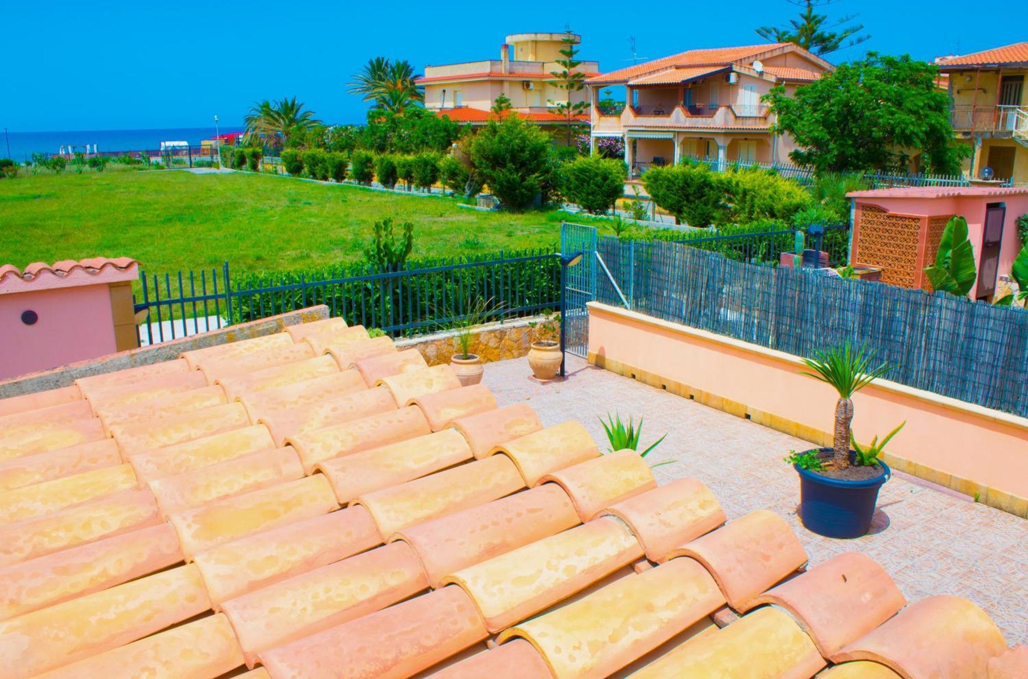 Costa Mediterranea Holiday Homes Campofelice Di Roccella Exterior photo