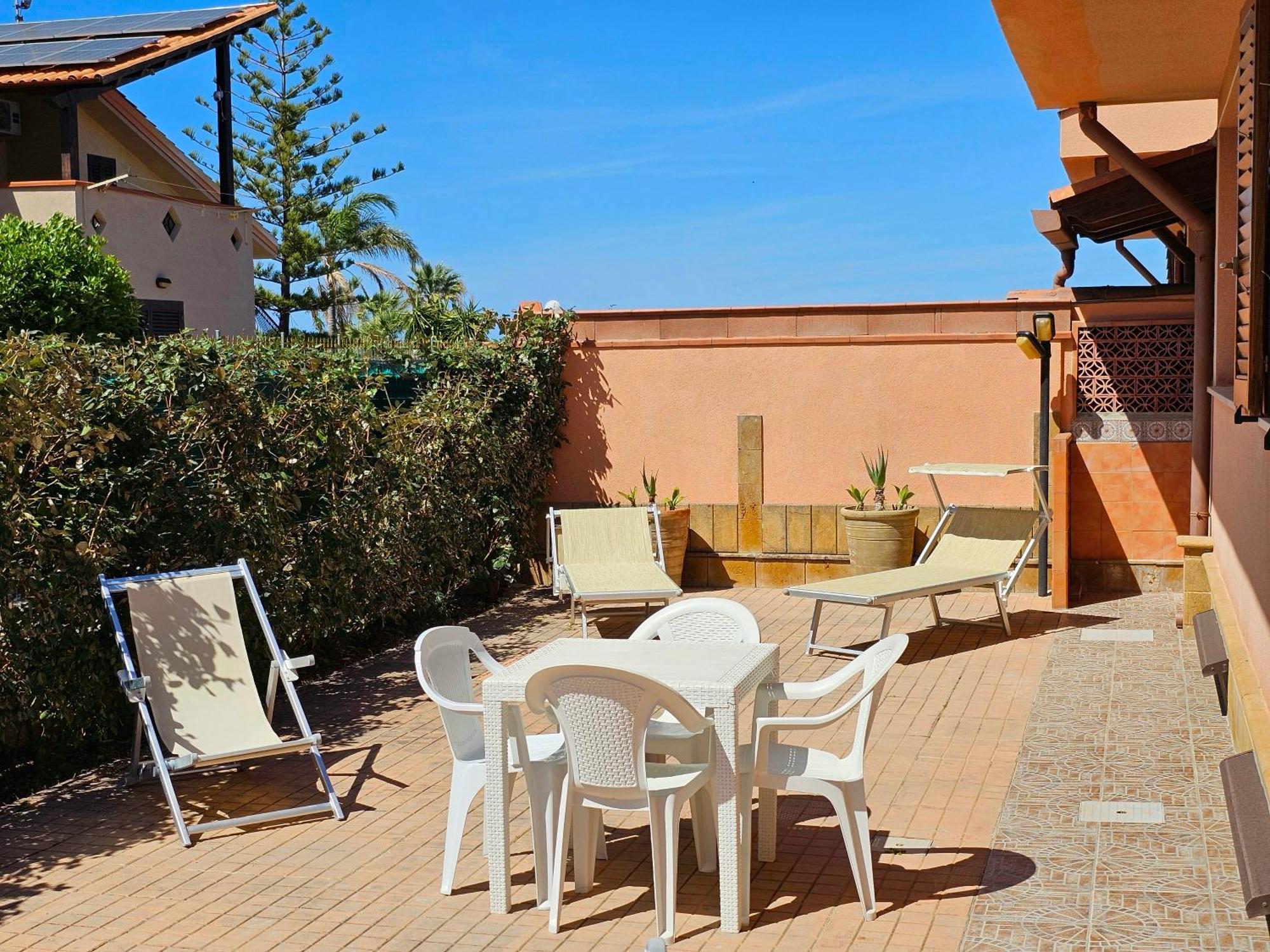 Costa Mediterranea Holiday Homes Campofelice Di Roccella Room photo