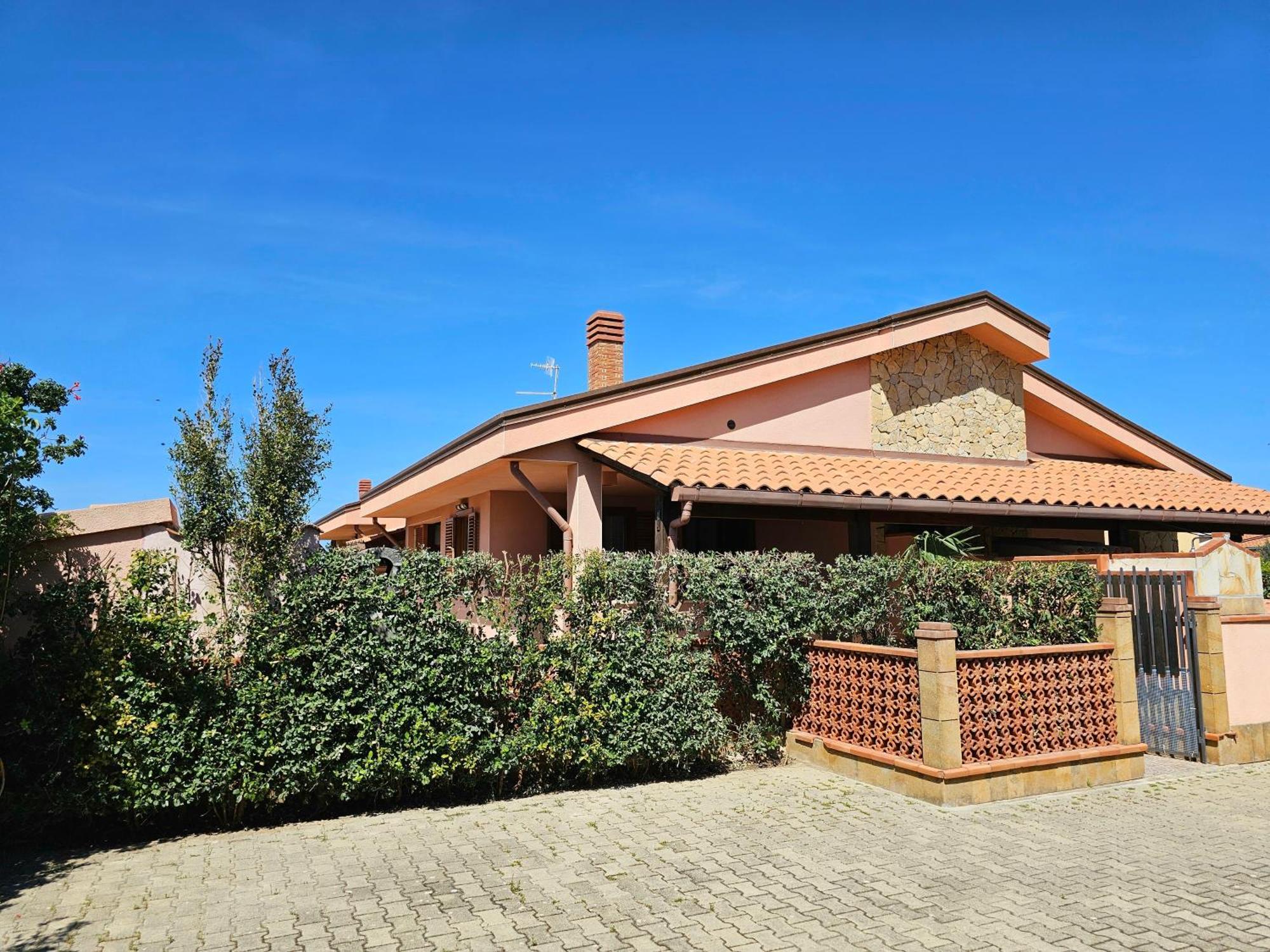 Costa Mediterranea Holiday Homes Campofelice Di Roccella Exterior photo