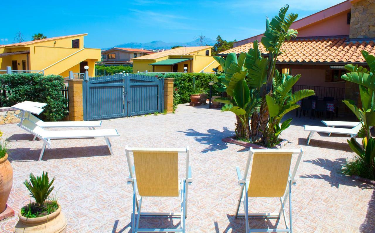 Costa Mediterranea Holiday Homes Campofelice Di Roccella Exterior photo
